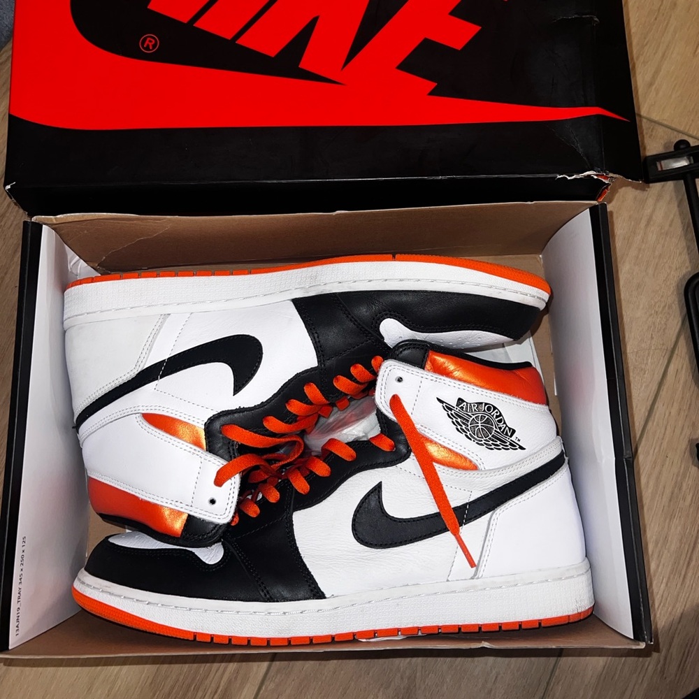 Nike Air Jordan 1 Retro High OG Electro Orange